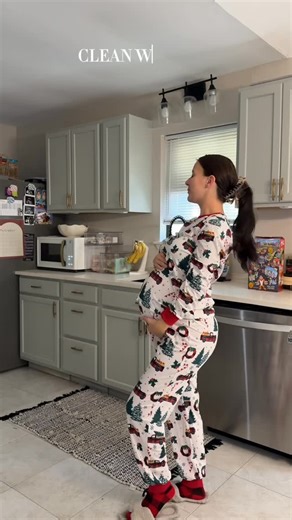 A L E N A M A R I E on Instagram: "so many people have guessed her name🤭 if you’re one of the select few who know it, don’t comment😂🤭 Go check out my tt for more // lenamarievera #minivlog #morningroutine #dailyvlog #sahm #soloparenting #motherhood #explorepage #reels #momof3 #pregnant #momcontent #schoolmorningroutine #cleaning #clean #cleaningmotivation #36weekspregnant #neutralaesthetic"