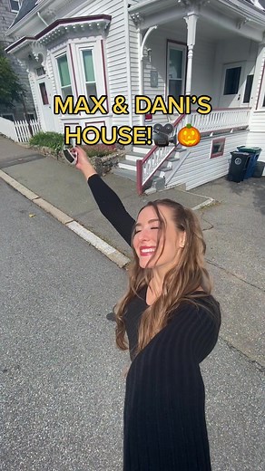 Going inside the Hocus Pocus movie to Max & Dani’s house!🤩🎥🎃 #maxanddanishouse #hocuspocussalem #hocuspocusfilminglocations