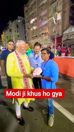 PM Modi's Surprise Interaction with 'Modi Mask' Creator in Patna! #shorts #modi