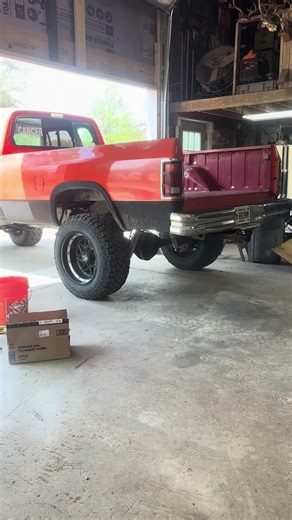 1992 Dodge Ram 250 12 valve Cummins 3 speed.