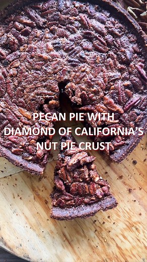 Peeps, do you know about Diamond Nuts’ Nut Pie Crusts? They’re made mainly from nuts, happen to be gluten-free, and are officially my fave holiday shortcut (because who doesn’t love a shortcut?!). This sturdy pecan crust holds the chocolate bourbon pecan pie filling in place and never gets soggy. This pie is rich, nutty, and sure to be a crowd-pleaser on your table this season. Get the full recipe here: https://www.jessiesheehanbakes.com/2025/11/17/holiday-pecan-pie-with-a-gluten-free-crust/ | J