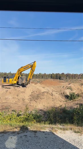 WHAT’S HAPPENING HERE? 📍 Wasaga Stars Arena & Wasaga Beach Public Library (544 River Road West) ✅ Construction has started on the Town’s first high school (K-12) campus and community hub. ✅ The new $57M facility, including this phase of work, is being funded by the Ontario government. ✅ The east side parking lot at the Wasaga Beach Public Library & Wasaga Stars Arena are impacted. The entrance to the east parking lot will be closed until October 31st, 2025; however, access to the arena and libr