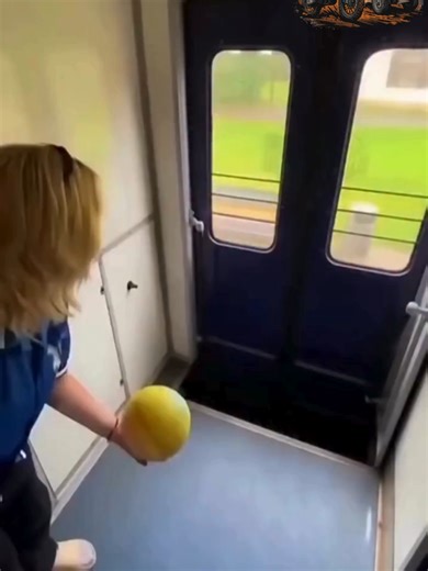 Class 7 vs Class 7️⃣7️⃣—same desert, very different battles 🏁 Repost from @feelbaja Two classes, two styles, one goal: survive the terrain and finish strong. Class 7 brings the brute force, while Class 7/77 keeps it raw and relentless. Different rules, different builds, but the same grit and determination out there in the dust. No matter which side you’re rooting for, this matchup is always a reminder that off-road racing isn’t about perfection—it’s about pushing limits and earning every mile. 