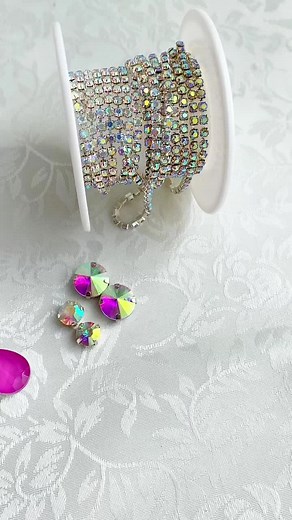 Fucsia amarillo = match Perfecto. 💛💗 ¿Ustedes qué opinan? #fyp #soutache #soutacheperu #emprendedoraperuana #hechoaman #aretesfucsia #outfitinvitada #hechoenperu