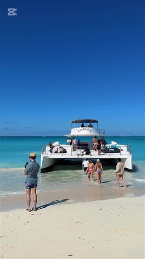 🐋✨ A Once-in-a-Lifetime Encounter!!! Our guests with Caicos Island Charters experienced pure ocean magic — a rare chance meeting with a beautiful whale while snorkeling in the crystal-clear waters of Turks & Caicos. Moments like this are what make a day on the water truly unforgettable. 🚤 Snorkel the reefs | Explore hidden cays | Encounter incredible marine life 🌴 The Best Day of Your Vacation Starts Here 📞 Call or WhatsApp: 649-333-8880/1 🌐 www.caicosislandcharters.com ✨ Book your charter 