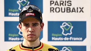 Philippe Gilbert sur la crevaison de Wout van Aert à Paris-Roubaix : 'C’est de la gestion du matériel et non de la malchance' - RTBF Actus