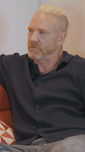 "Mike was an amazing coach. The only thing I'd say is that his training suited me when I was healthy but he didn't really understand injuries." Speaking on our Legends Series, Iwan Thomas on what it was like being coached by Mike Smith in the 1990s 🏃 Smith coached Thomas to the British 400m record and a myriad of other major championships medals 🇬🇧 🎙️ Tim Hutchings | Athletics Weekly