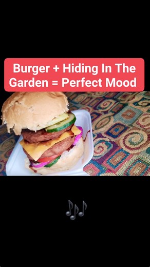 This burger understood the assignment… serving vibes AND flavour while Hiding in the Garden plays in the background 😌🎶 What are you eating while listening to my song today? 👇🍔 #HidingInTheGarden #DeepHouseSA #BotsheloMoate | Botshelo Moate
