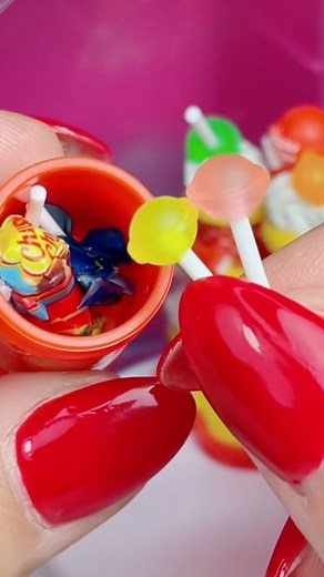 TEENY TINY Chupa Chups! Miniverse Make It Mini Treats ✨ #miniverse #miniversetreats #miniature #ChupaChups #makeitmini Miniverse | Dee forever minis