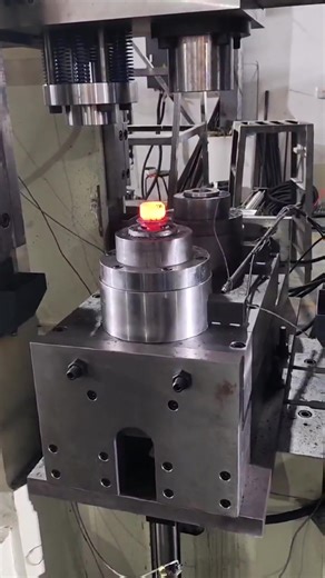 Double station sliding hot forging press #guide #hydraulicpress #High Precision Forging https://www.yhhydraulic.com/ contact WhatsApp：+8613925853679 | Yihui Hydraulic | Facebook