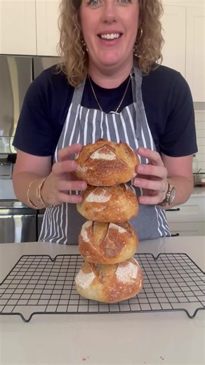 Kate | Easy Sourdough On Any Schedule on Instagram: "Who wouldn't want their own personal, mini sourdough boule?! To make the mini sourdough boules, you'll need a batch of my basic sourdough recipe (link in bio) - this will yield 6 mini sourdough boules of around 150g, but you could make them larger or smaller depending on your preference. I personally bake them in a 3.1L Dutch Oven (which I can comfortably bake 3 minis at a time in) for 20 minutes at 230C lid on and 10 minutes 200C lid off. Wan