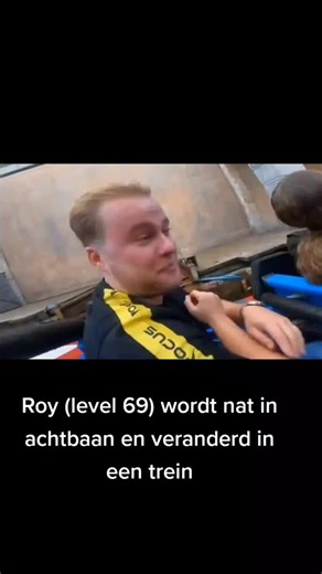 Roy verandert in een trein op de achtbaan!