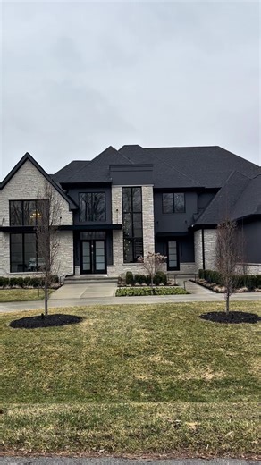 📍 3281 Chickering Lane Over 6,200 sq ft sitting on 2.5 acres with frontage on Orange Lake, this new build brings together modern design and lakefront living. From the 22-ft ceilings and 3-story glass staircase to the chef’s kitchen with Wolf & Sub-Zero appliances, every space in this home was designed to stand out. One of my favorite parts of this home is how open and bright everything feels the moment you walk in. Luxury homes in Metro Detroit keep getting better and better. Which feature in t