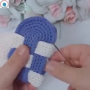 16K views · 65 reactions | Crochet "single needle" pin holder ; 殺 When I saw this pin holder, I loved it, I love such naive and pastel colors. It's not very difficult to knit, it's the common needle we know. | Easy Knitting | Facebook