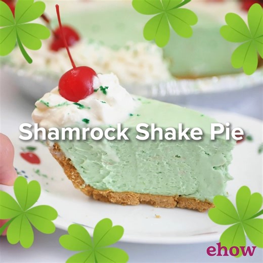 1.5K views | A cool, creamy, minty dream on a graham cracker crust — for taste that nostalgic and irresistible. Full recipe: https://bit.ly/3VaCiEy | ehow | Facebook
