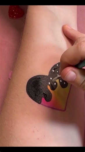 Valentines Day Face Paint Designs: Dripping Heart
