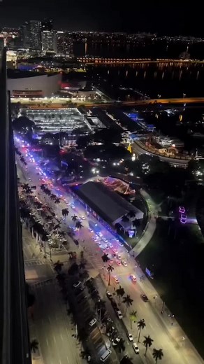 Alien creatures in Miami 2024 👽 #miami #mall #aliens #2024 #ufo #miamimall #mallcreatures #florida #floridaufo #conspiracy