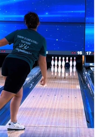 Strong girl best bowling 🎳 #bowler #HowToBowl #leaguebowling #Bowling #fypシ