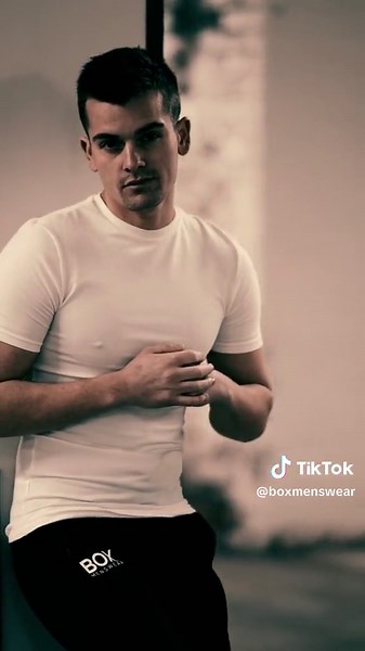 Walk #boxmenswear @BruceLeon