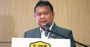 Toll hike delay spares Class 1 drivers up to RM4.56 per trip, says minister [WATCH] | New Straits Times