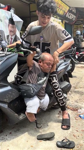 KITA SUDAH SAMPE KE RUMAH MAKAN