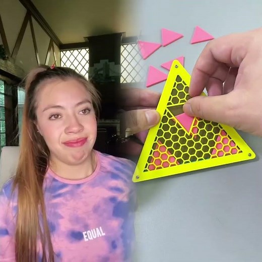 Cuando juegas UNO y vas perdiendo😂 tú 7 se esconde las cartas del UNO#comedia #pov #foryoupage