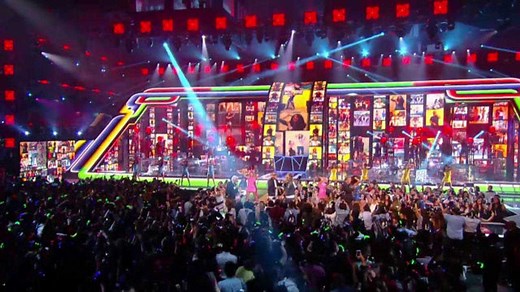 90年代席卷全球的西语舞曲《Macarena玛卡雷娜》超清现场版