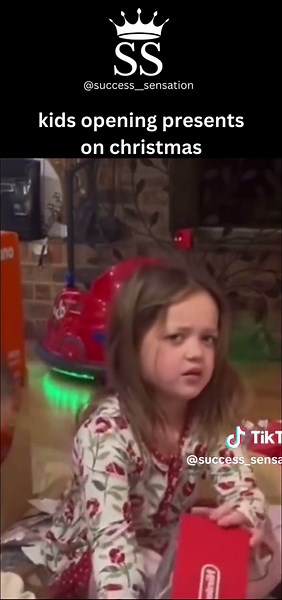 Kids opening gifts on christmas #giftopening