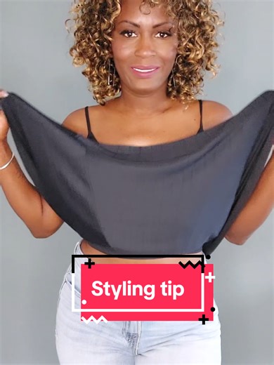 Who will try this stylingtip? Style your skirt as a one shoulder top! #oneshouldertop #diyfashionhacks #summertop #iam_luus #stylebyluus #fashionhacks #howtostyle #clothinghacks #diyclothes #nosewtop