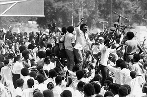 310K views · 5.5K shares | دروس من التاريخ:: كيف أسقط الشعب السوداني نظام ( جعفر نميري) المنيع عبر #العصيان_المدني السلمي عام 1985 م ‏ #مدن_السودان_تنتفض www.facebook.com/sudanhistorian #السودان #Sudan | Sudan Historian | Facebook