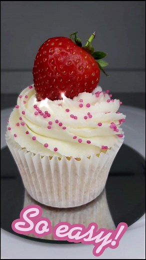 Super easy Cupcake idea! 🧁#learnontiktok #foodblog #cakedecorating #cake #easyrecipe