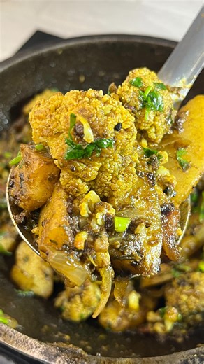 Rashmi Kumari on Instagram: "Aloo Gobi Dry Sabzi Recipe | Simple & Tasty Indian Dry Curry Today we’re making a classic North Indian favorite – Aloo Gobi Dry Sabzi, a delicious and easy-to-make potato and cauliflower stir-fry. Perfect for lunch or dinner, this recipe uses everyday spices and simple ingredients to create a flavorful dish that’s loved by all. 🥔🥦 Ingredients: Potatoes (Aloo) Cauliflower (Gobi) Tomatoes Green chilies Ginger-garlic Spices (Turmeric, Red chili powder, Coriander powde