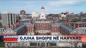 Për herë të parë Gjuha shqipe futet si lëndë me zgjedhje në Universitetin e Harvardit. Të gjithë studentët e universitetit më të vjetër në Shtetet e Bashkuara do të kenë kështu mundësinë të mësojnë shqip. Lajmi është bërë i ditur përmes rrjeteve sociale nga shqiptari Faton Limani, administrator departamenti në këtë universitet. | Euronews Albania