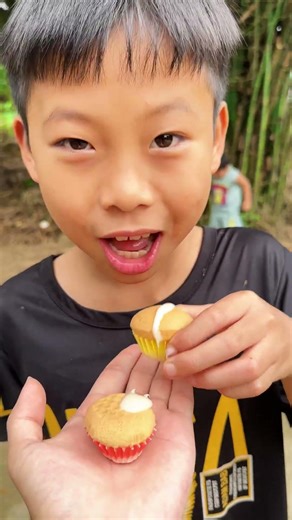 The challenge: eating mini bread rolls with condensed milk and chili, Celano ice cream, super del...