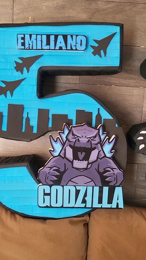 Ideas Creativas para Piñatas de Godzilla