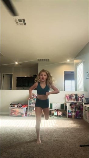 lol💕💅❤️🧸 #music #disney #descendants #dance #funny