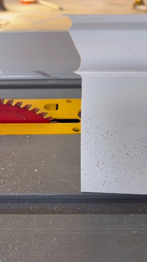 Forget the old way — this coping trick on the table saw is insane. #carpentryhack #viral #constructiontips | Leandro Felipe