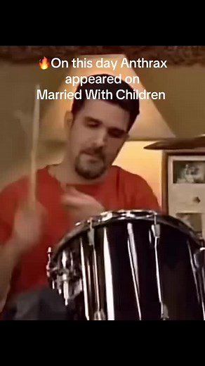 #Onthisday in 1992, Anthrax appeared on Married With Children. 📺 ‘The colors, the colors…..” #marriedwithchildren #anthrax