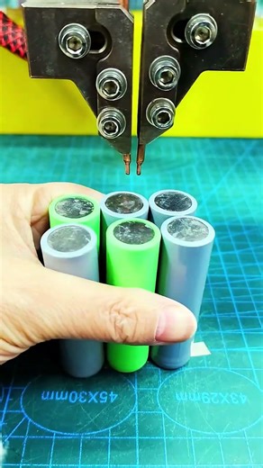 Automatic spot soldering machine review 💯 ! #soldering #spotsoldering #batterysoldering #satisfying