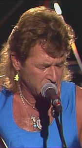 Live-haftige Erinnerungen, die uns für immer verbinden! Unser Konzert 1991 im Studio 3 war ein Moment des gemeinsamen Erlebens, der uns alle näher zusammenbrachte. Auf YouTube könnt ihr jetzt nochmal in diese besondere Atmosphäre eintauchen! Seit heute online: "Zwei in einem Boot" in der Vollversion. Wir wünschen Euch viel Spaß dabei. https://youtu.be/nmHfTACO84E?feature=shared | Peter Maffay