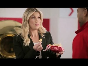 State Farm Commercial 2022 Jenny Taft, Gus Johnson, Kevin Miles Snacks on Gameday Ad Review