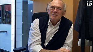 El 21 de diciembre de 2023 quedará marcado para siempre como un día clave en la historia de la televisión. Y también en la trayectoria vital y profesional de Pedro Piqueras. Después de más de 34 años "incrustado en las pantallas" de todos los españoles, el periodista dice adiós a su carrera como presentador, y por ende, a Informativos Telecinco. | Informativos Telecinco.com