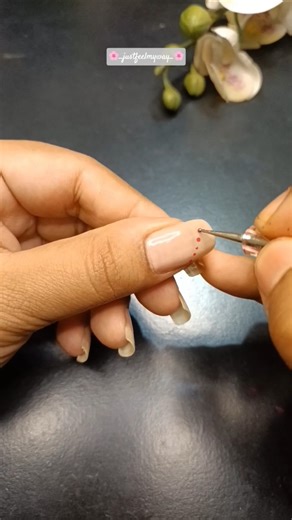 Simple nail art for beginners #nailart2025 #naildesign #youtubeshorts