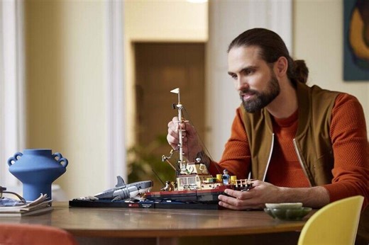 Shark Film-Inspired Puzzle Sets