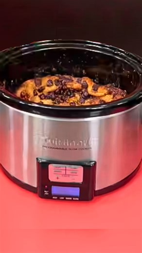 Crockpot bread pudding recipe warm custard dessert