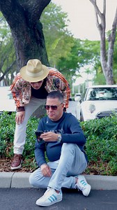 Jajajaja… no pierdas una amistad por 99 dólares ! Y no te pierdas nuestro show del sábado en en Miami Dade County auditorio. Boletos en Ticketmaster.com | Alexis Valdes