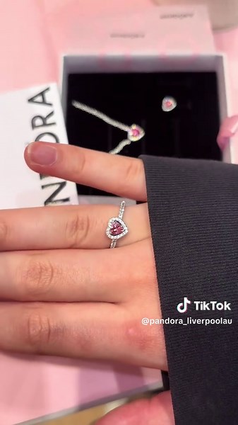 Exploring the Beautiful Pink Heart Set from Pandora