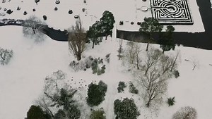 Let it snow, let it snow, let it snow ❄️ 🎥 Oliver Dixon Photography | Hever Castle & Gardens