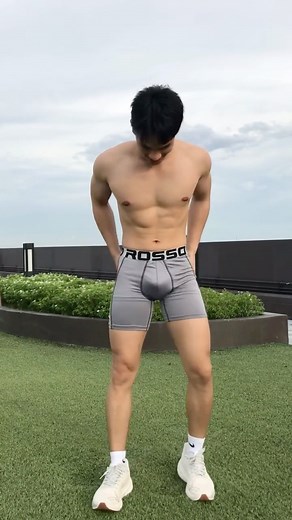 Tee (ที) on Instagram: "Cardio to day 🏃🏻"