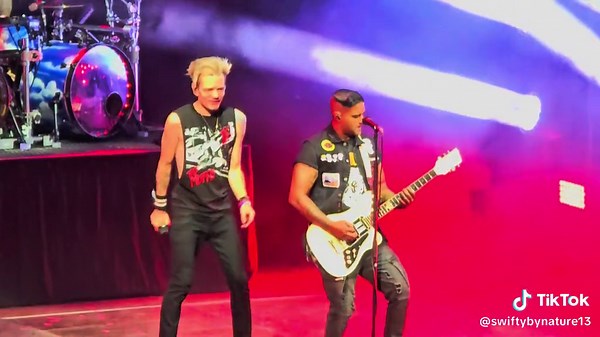 amazing show @Sum 41 #livemusic #portland #sum41live #farewelltour #sum41 #fypシ゚viral #fyp #fypage